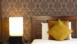 Jacquard wallpaper in the interior