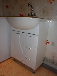 installation of the washbasin on the pedestal 2