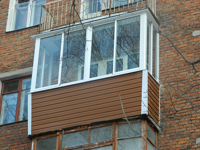 5 materials for decorating the balcony outside